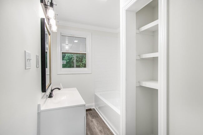 Building Photo - 500 Jackson Ln