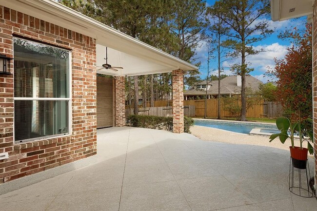 Building Photo - 83 E French Oaks Cir