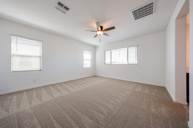 Building Photo - 7677 W Smoketree Dr