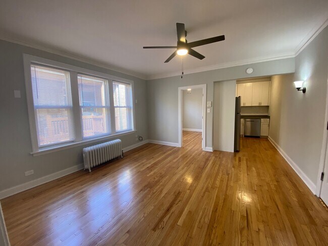Building Photo - 1525 W Estes Ave
