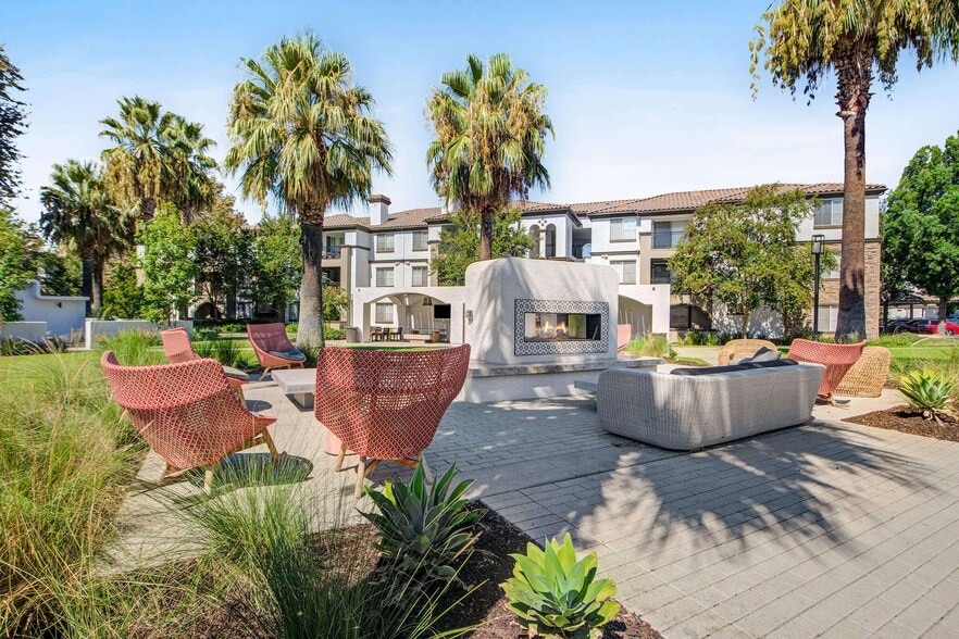 Primary Photo - Solamonte Apartments