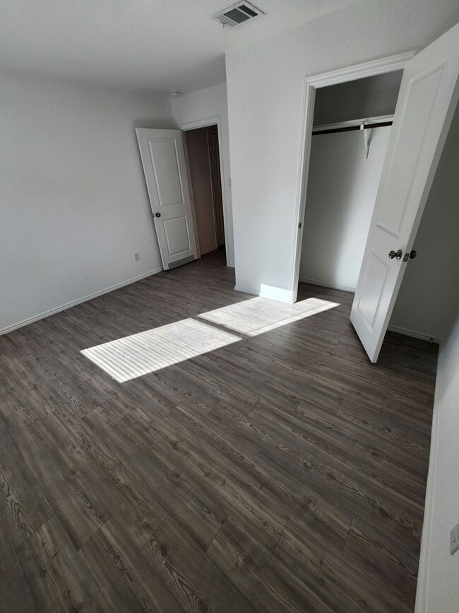 Building Photo - PALOMA Subdvison/ Converse Area