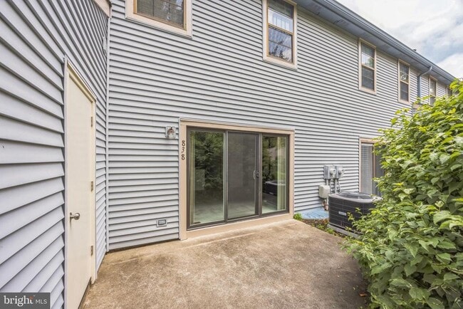 Building Photo - 838 Kings Croft Dr