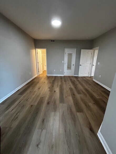 Building Photo - 7545 Mansion Cir