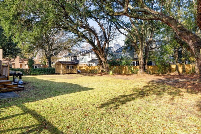 Building Photo - Available September 1st. Beautiful FULLY F...