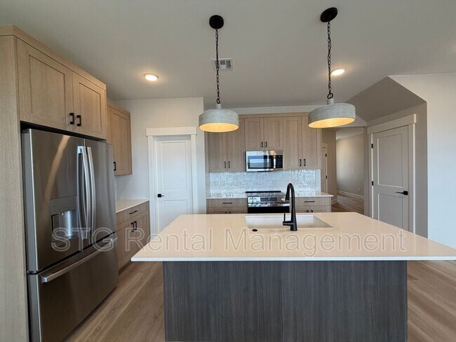 Building Photo - 577 E Hemsworth Ln