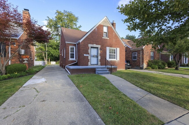 Building Photo - 10929 Worden St