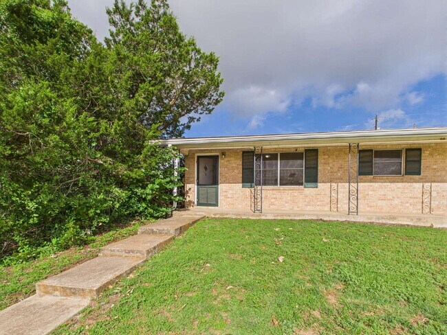 Building Photo - 2 weeks free rent