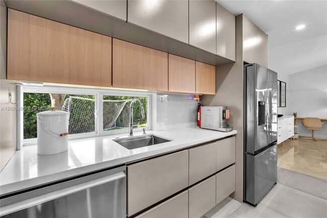 Building Photo - 16601 Sapphire Manor