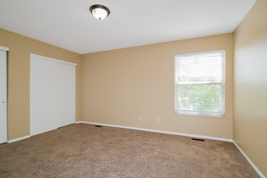 Building Photo - 2819 Chapel View Dr
