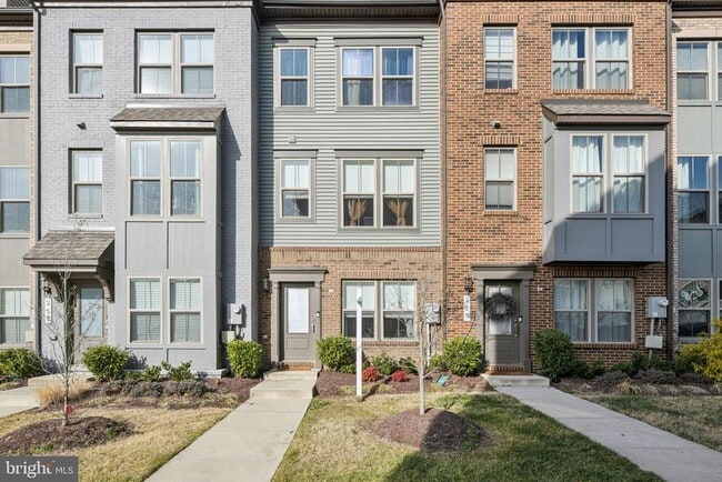 Building Photo - 251 Phoenix Dr