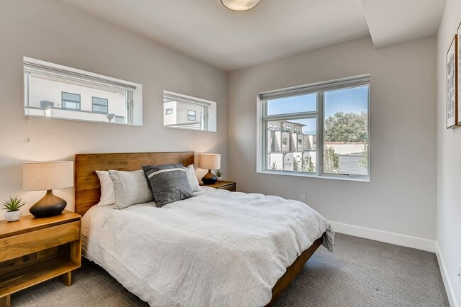 Building Photo - Contemporary Townhome with Rooftop Deck-Flatiron Views