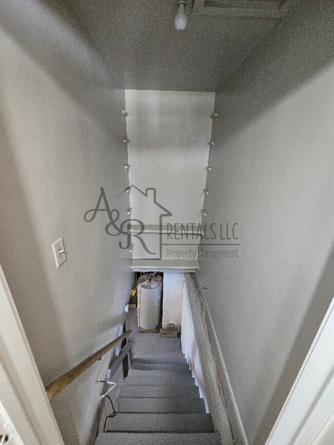 Building Photo - 405 Fieldcrest Dr