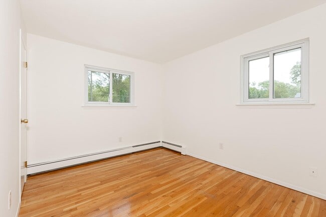 Building Photo - 520 Hyman Ave