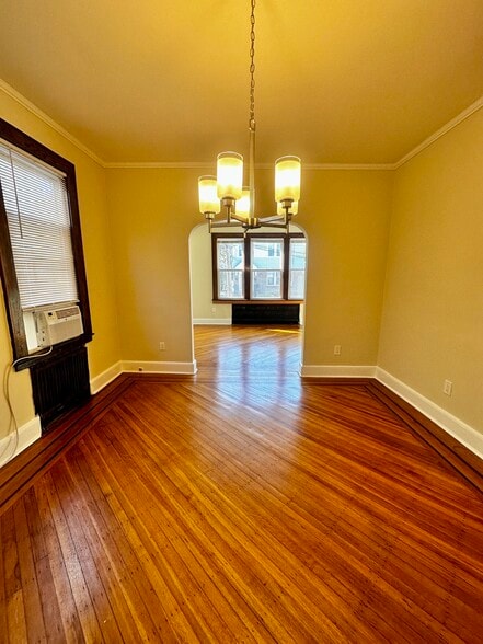 Building Photo - 228 Laurel Ave