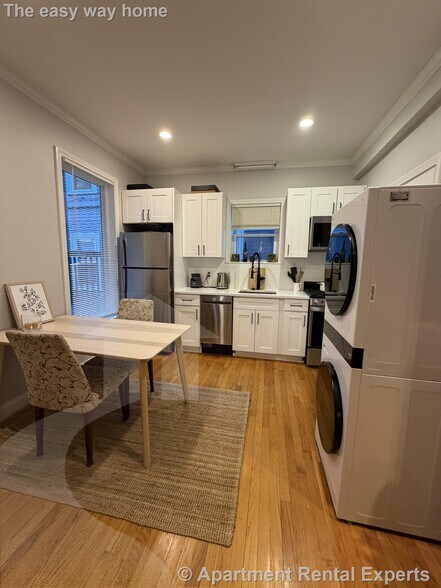 Building Photo - 1576 Cambridge St