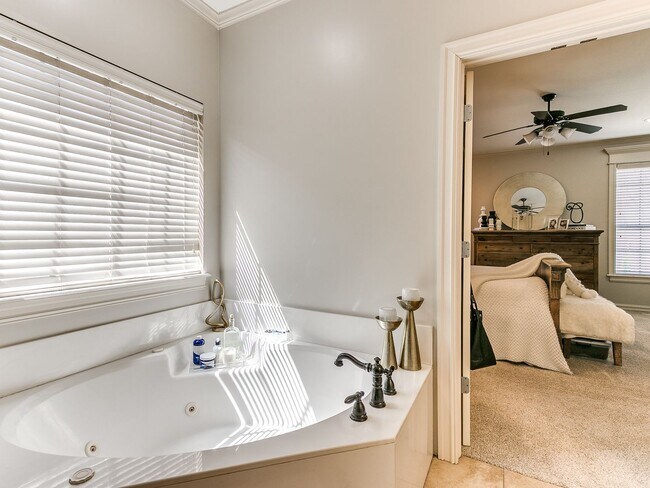 Building Photo - Gorgeous 2 Story Home In Bixby Schools!