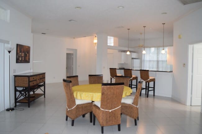 Building Photo - Fully furnished 3 bedroom 3 Bath POOL home in Sandpiper Bay