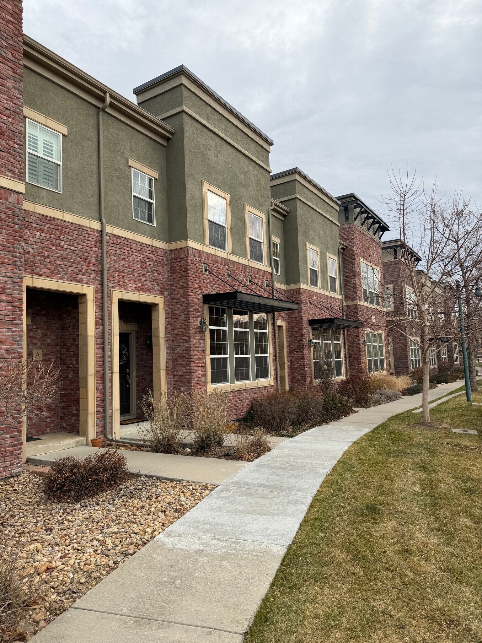 Building Photo - 835 Brookhurst Ave