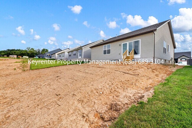 Building Photo - Spacious 3BR Home with Open Floor Plan, Walk-In Closet & Patio