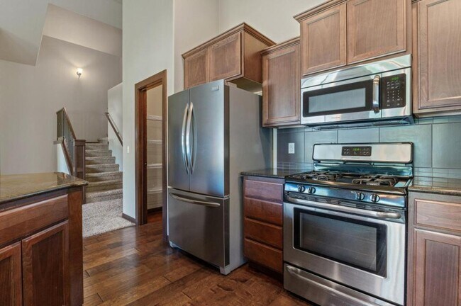 Building Photo - 6683 N Madellaine Dr