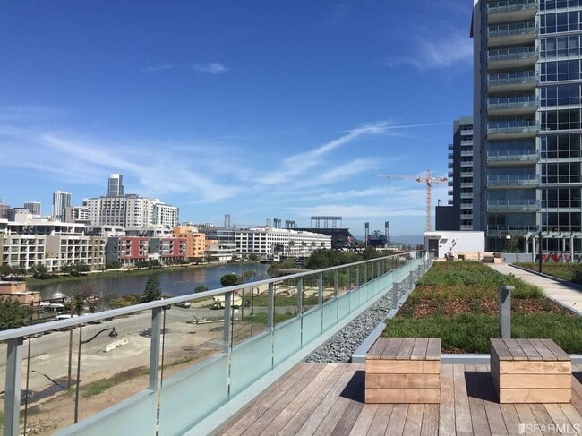 Building Photo - 718 Long Bridge St