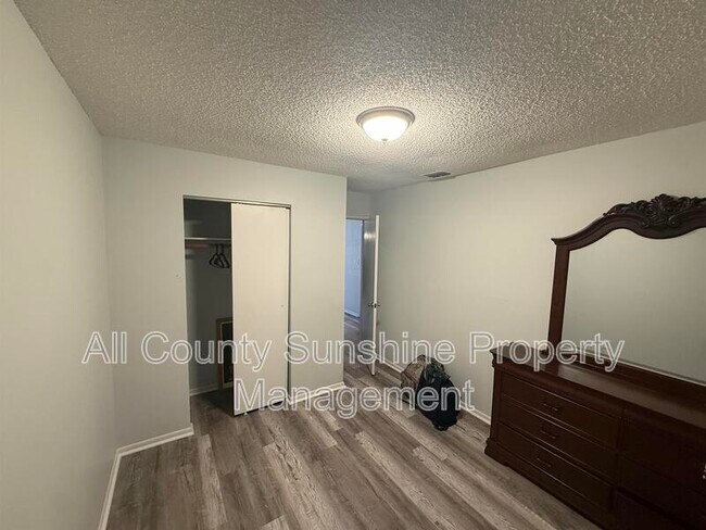 Building Photo - 5113 N 45th St