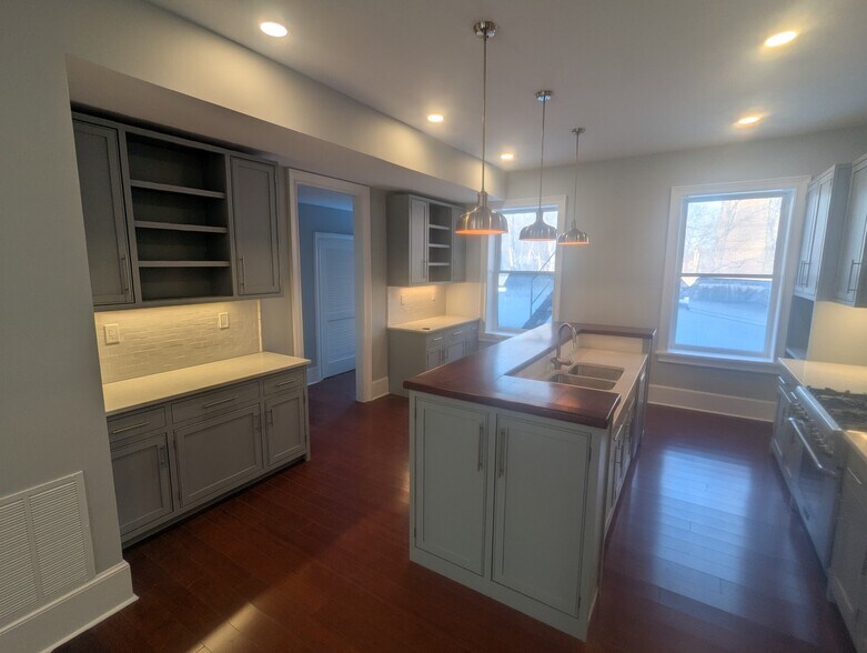 Kitchen (Carrera and mahogany counters) - 35 Clinton Ave