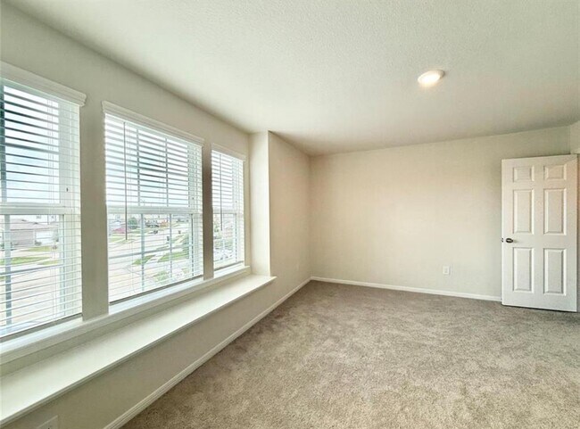 Building Photo - 14502 Chasing Bend Dr