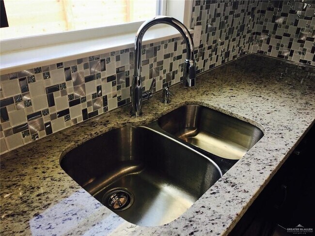 Building Photo - 1705 W Garrison Dr