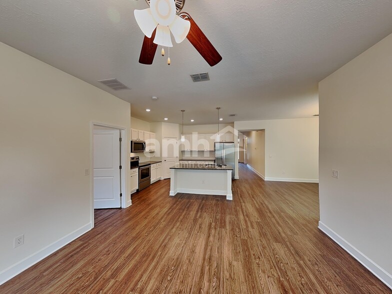 Building Photo - 233 Crestrun Loop