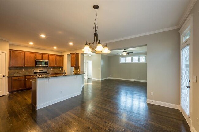 Building Photo - 2707 Silver Hill Terrace SE