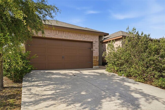 Building Photo - 533 Jack Rabbit Ln