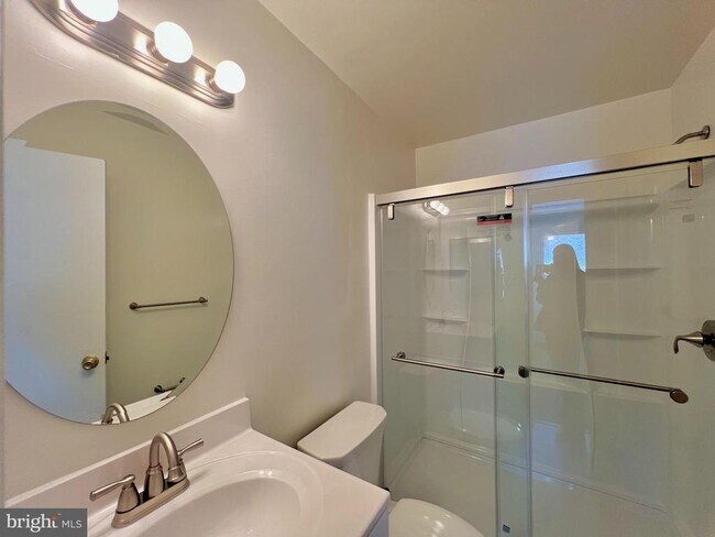 Building Photo - 6160 Majors Ln