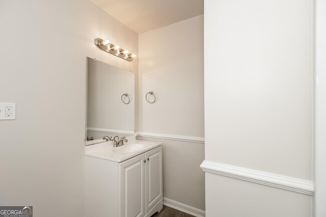 Building Photo - 175 Sumer Ln N