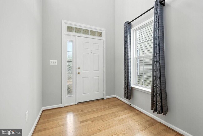 Building Photo - 4705 Manor Dr