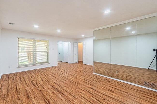 Building Photo - 9133 Villa Park Cir