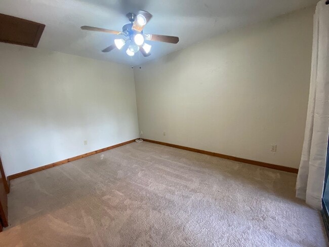 Building Photo - 2261 Claremont Ln