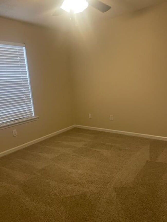 Building Photo - West Augusta Townhome Close to Medical, Shopping, and Dining