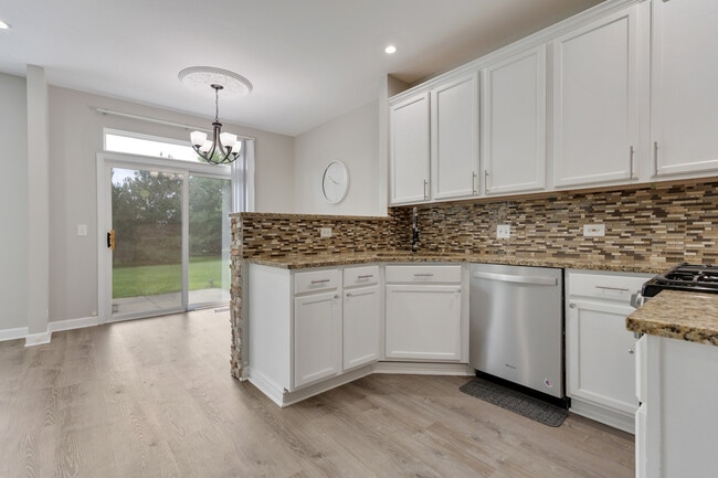 Building Photo - 2253 Sunrise Cir