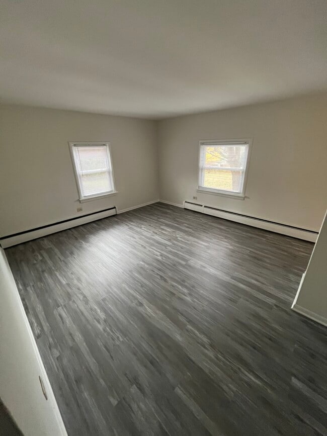 Building Photo - 602 E Maple St