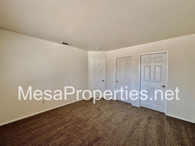 Building Photo - 15307 Ross Dr