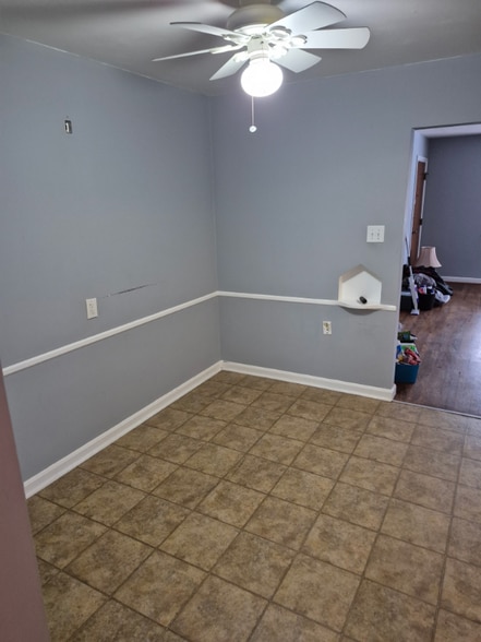 Building Photo - 3131 Mozart Ave