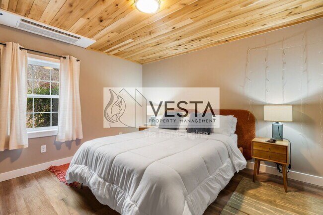 Building Photo - 460 NC-208