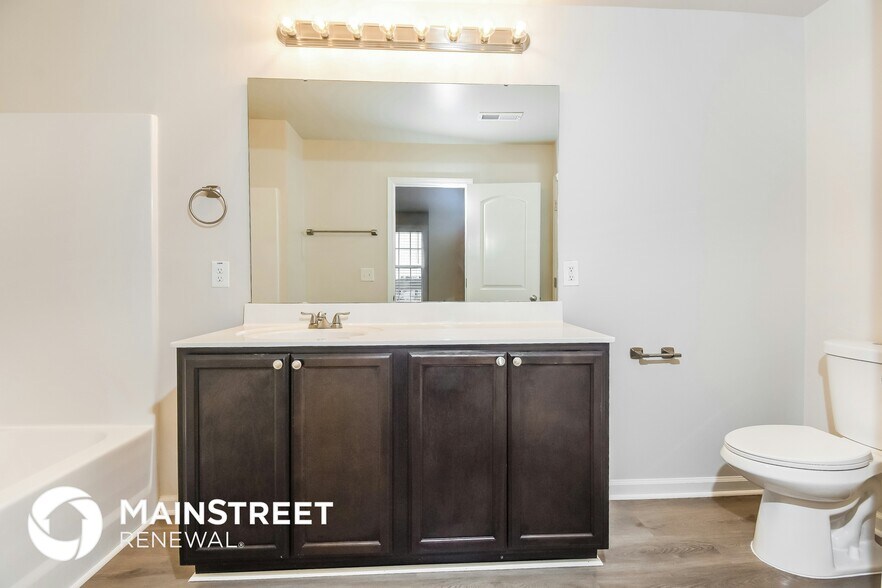 Building Photo - 828 Brentwood Pk Ln