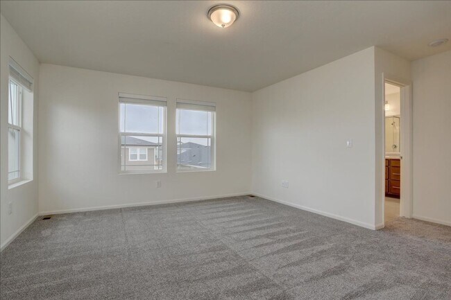Building Photo - Available for move-in on 05/15/26- 3bed/2.5bath in Aurora!