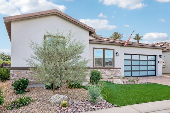 Building Photo - 51725 Pinnacle Vis Dr