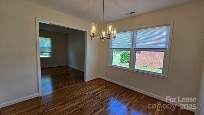 Building Photo - 9124 Sandburg Ave