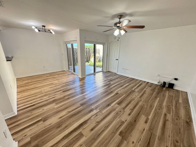 Building Photo - Cozy 2 Bedroom and 2 Bath Townhome in Kiss...