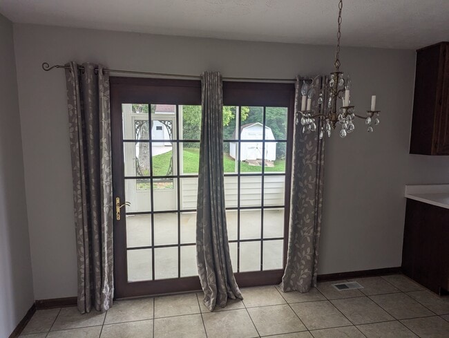 Building Photo - 908 Columbia Rd